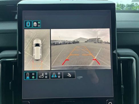 Used 2025 GMC Yukon Denali w/ Sun & Power Step Package AWD/4WD image 14