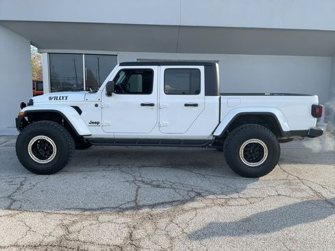 Used 2022 Jeep Gladiator Sport image 4