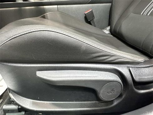 Used 2024 Hyundai Elantra SEL image 18