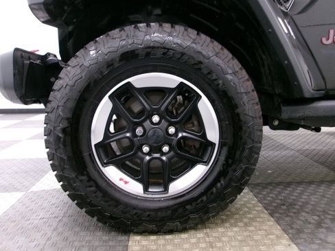 Used 2020 Jeep Wrangler Unlimited Rubicon w/ Dual Top Group AWD/4WD image 17