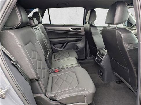 Used 2024 Volkswagen Atlas Cross Sport SE image 18