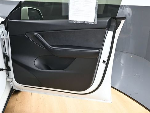 Used 2021 Tesla Model Y Long Range AWD/4WD image 40
