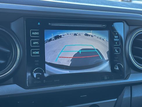 Used 2018 Toyota Tacoma TRD Off-Road image 18