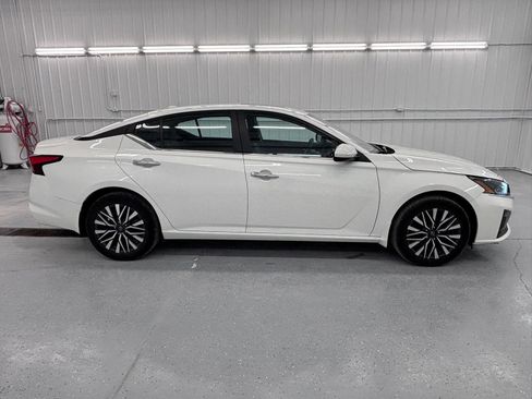 Used 2024 Nissan Altima 2.5 SV w/ SV Premium Package AWD/4WD image 8