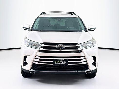 Used 2019 Toyota Highlander LE image 2