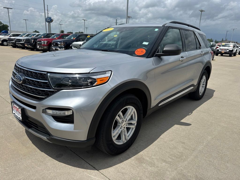 Used 2022 Ford Explorer XLT w/ Equipment Group 202A AWD/4WD image 24