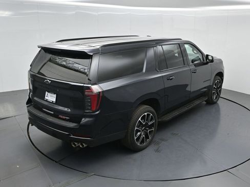 Used 2025 Chevrolet Suburban RST RWD image 33