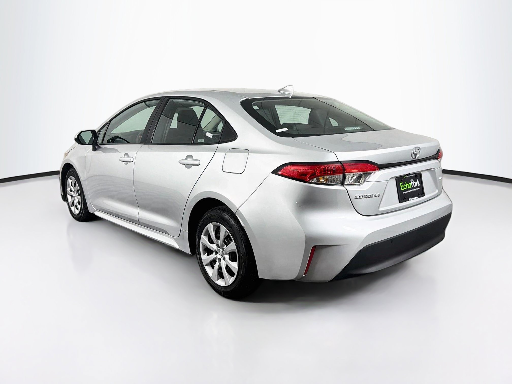 Used 2026 Toyota Corolla LE FWD image 5