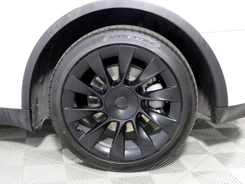 Used 2020 Tesla Model Y Long Range image 37