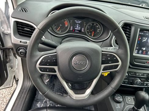 Used 2022 Jeep Cherokee Latitude w/ Trailer Tow Group image 11