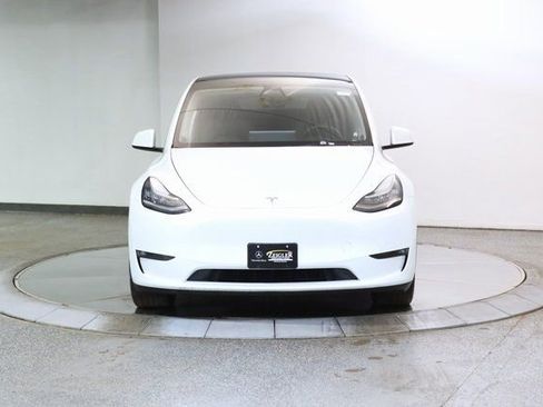 Used 2021 Tesla Model Y Long Range image 9
