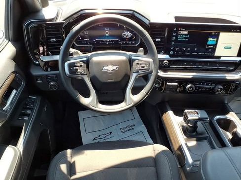 Used 2025 Chevrolet Silverado 1500 LT Trail Boss w/ Convenience Package II AWD/4WD image 5