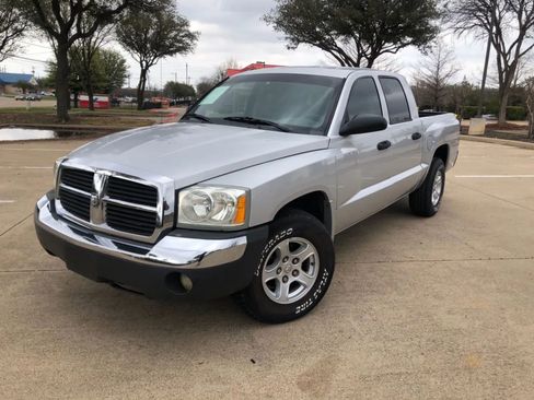 Used 2005 Dodge Dakota SLT AWD/4WD image 1