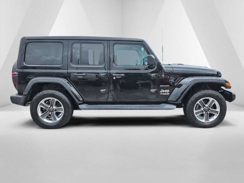 Used 2019 Jeep Wrangler Unlimited Sahara w/ Uconnect 4C Nav & Sound Group AWD/4WD image 4