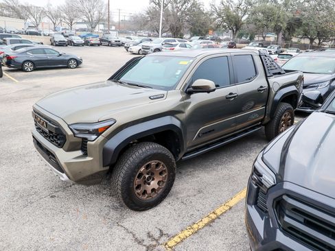 Used 2025 Toyota Tacoma 4x4 Double Cab Hybrid image 3