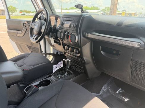 Used 2015 Jeep Wrangler Sport AWD/4WD image 36