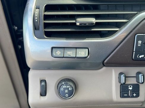 Used 2020 Chevrolet Suburban Premier image 33