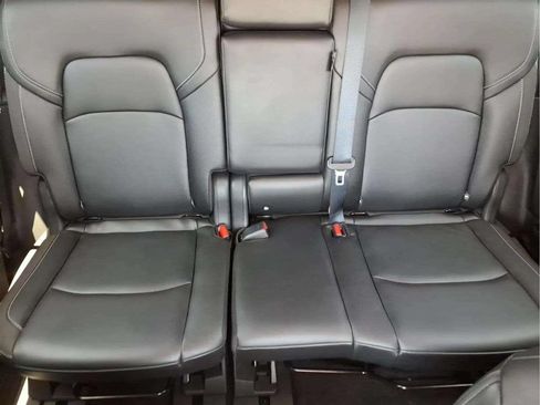 Used 2024 Nissan Pathfinder SL FWD image 18