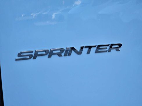 Used 2025 Mercedes-Benz Sprinter 2500 image 18