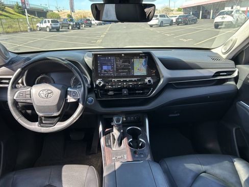 Used 2022 Toyota Highlander Limited image 5