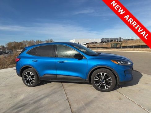 Used 2021 Ford Escape SE w/ SE Sport Appearance Package image 2