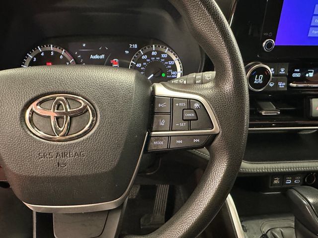 Used 2023 Toyota Highlander L AWD/4WD image 21