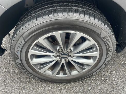 Used 2017 Lincoln Navigator Select image 37