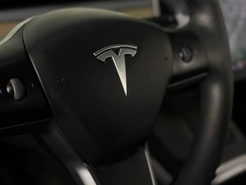 Used 2021 Tesla Model Y Long Range AWD/4WD image 27