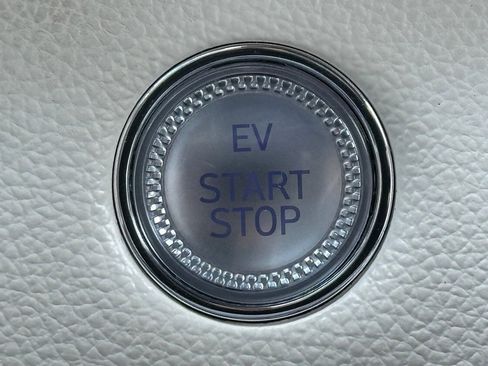 Certified 2024 Genesis GV60 RWD image 32