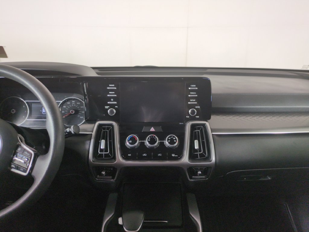 Used 2023 Kia Sorento LX FWD image 23