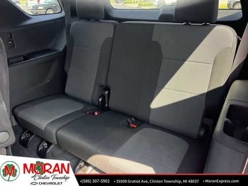 Used 2023 Chevrolet Traverse LT FWD image 15