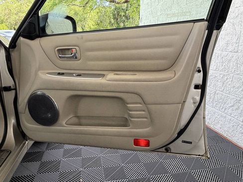 Used 2005 Lexus IS 300 image 28