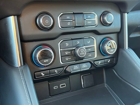 Used 2024 Chevrolet Suburban LT AWD/4WD image 30