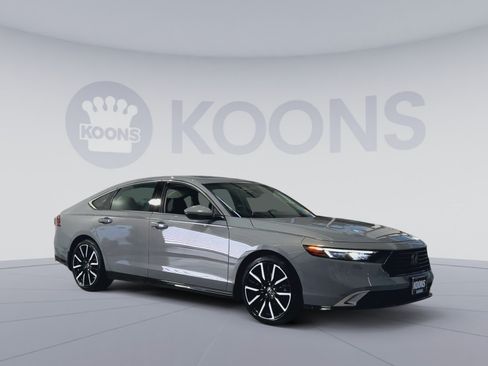 Used 2024 Honda Accord Touring image 2