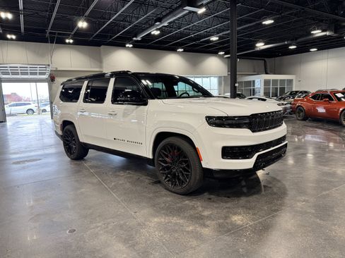 Used 2025 Jeep Grand Wagoneer L Series III w/ Quick Order Packagew 28T image 19