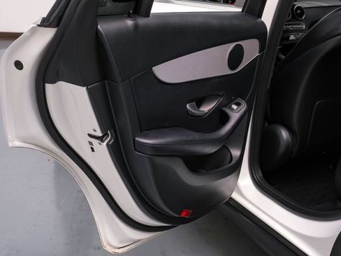 Used 2019 Mercedes-Benz GLC 300 w/ Premium Package image 42