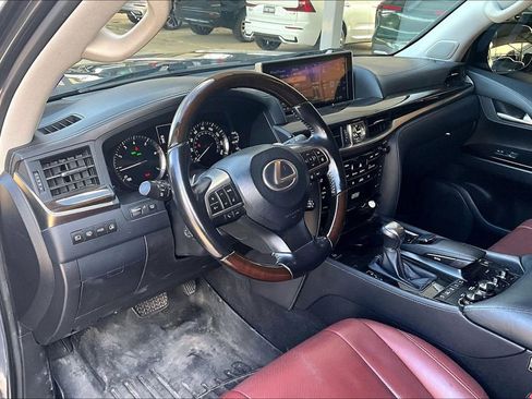 Used 2020 Lexus LX 570 4WD w/ Luxury Package image 13