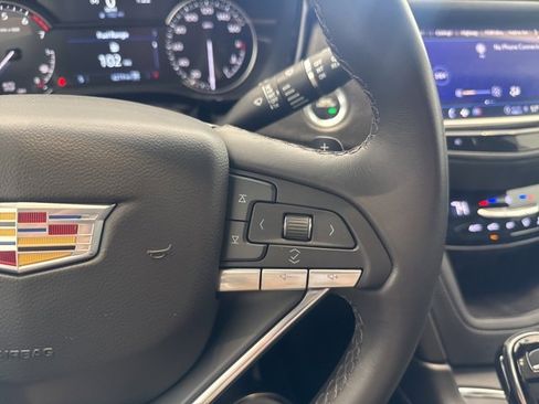 Used 2025 Cadillac XT6 Luxury image 35