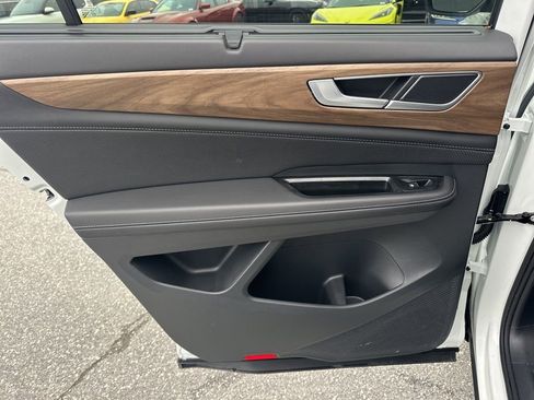 Used 2025 Volkswagen Atlas SE image 28