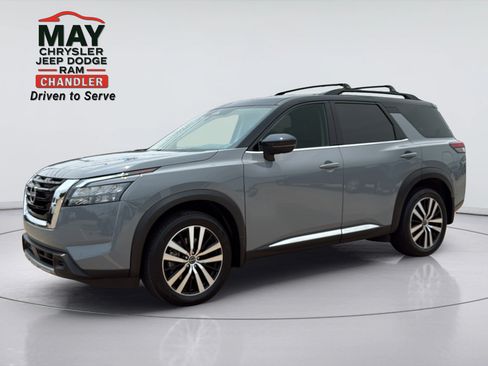 Used 2025 Nissan Pathfinder Platinum w/ Cargo Package AWD/4WD image 3