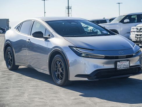 Used 2024 Toyota Prius LE FWD image 5