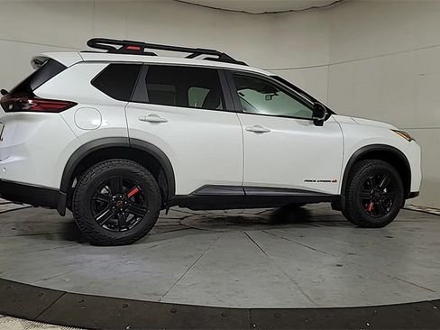 Used 2025 Nissan Rogue SV image 8