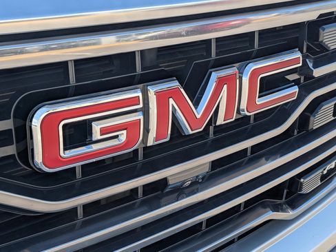 Used 2022 GMC Sierra 1500 AT4 w/ Technology Package image 4