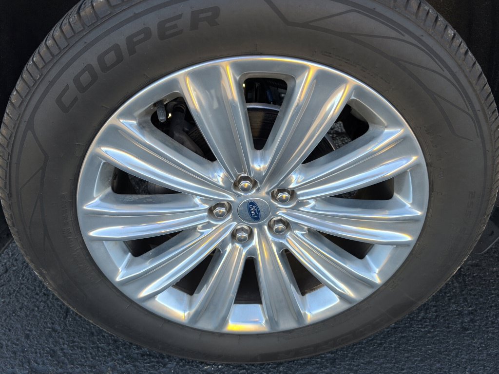 Used 2021 Ford Explorer Limited w/ Equipment Group 301A AWD/4WD image 9