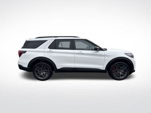 Used 2025 Ford Explorer ST-Line w/ ST-Line Street Pack image 6