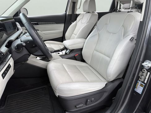 Used 2024 Kia Telluride EX w/ EX Captain's Chair Package FWD image 19