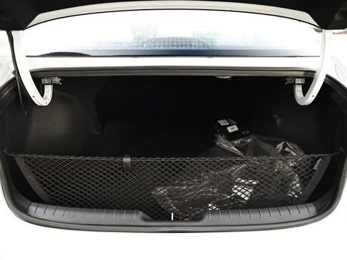 Certified 2025 Hyundai Elantra Limited image 28