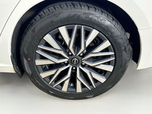 Used 2025 Nissan Altima 2.5 SV image 11