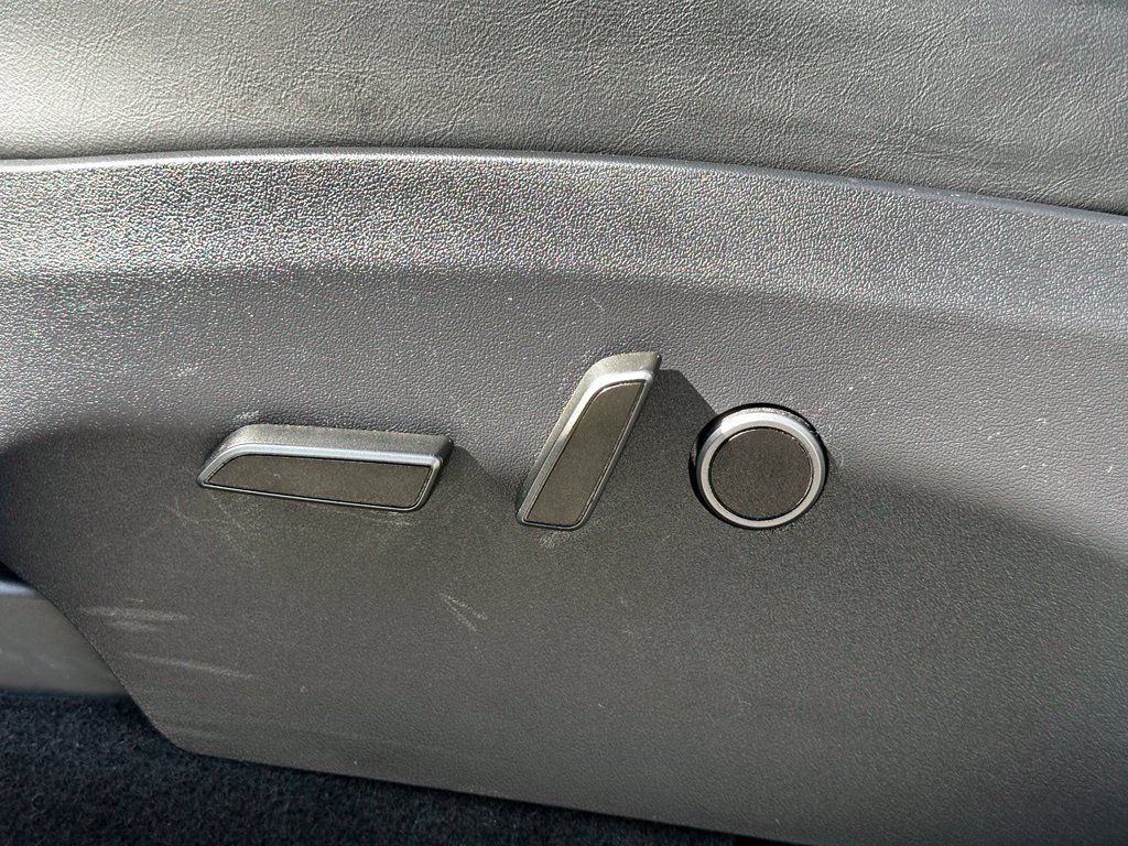 Used 2025 Tesla Model Y Long Range AWD/4WD image 19