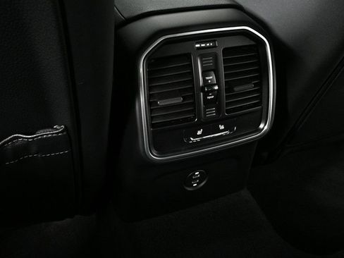 Certified 2026 Porsche Macan image 21